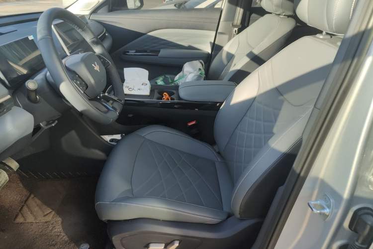 Used ARCFOX T1 2025 Model 425 PLUS Left Front Seat