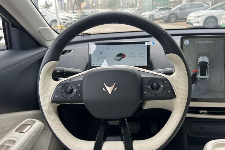 Used ARCFOX T1 2025 Model 425 MAX Steering Wheel