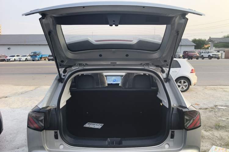 Used ARCFOX T1 2025 Model 425 PRO Trunk