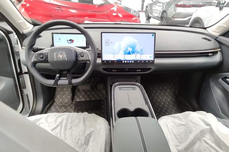 Used ARCFOX T1 2025 Model 425 PRO Center Console