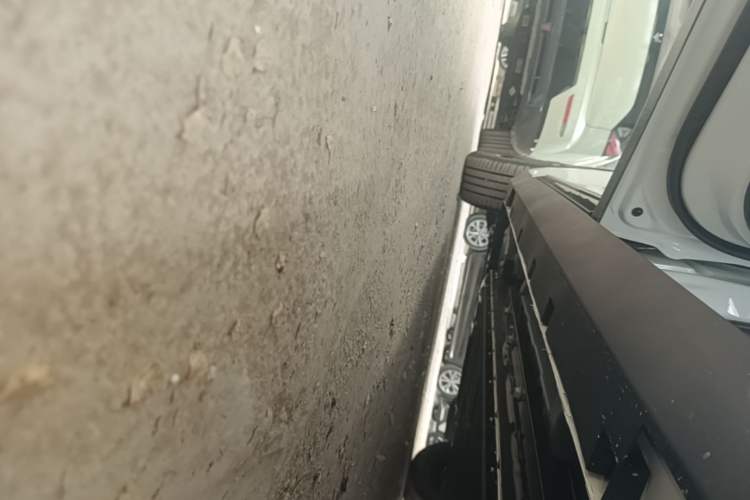 Used ARCFOX T1 2025 Model 320 PRO Left Side Sill