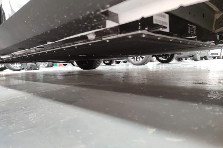 Used ARCFOX T1 2025 Model 425 PRO Left Side Sill