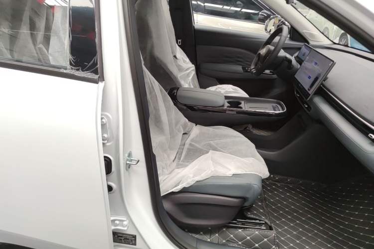 Used ARCFOX T1 2025 Model 425 PRO Right Front Seat