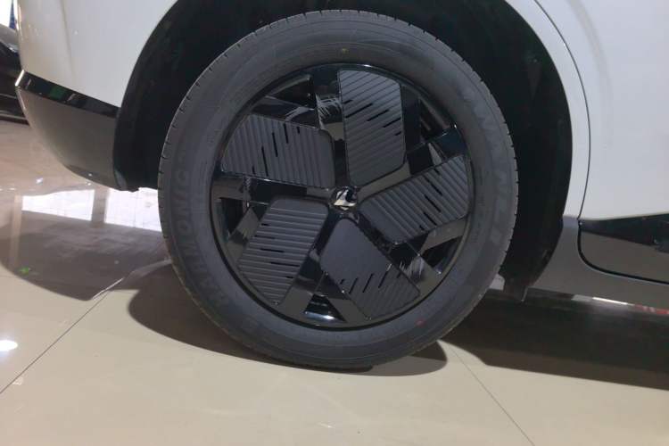 Used ARCFOX T1 2025 Model 320 PRO Right Rear Wheel Hub