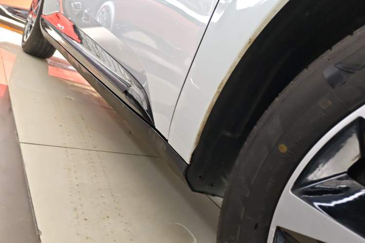 Used ARCFOX T1 2025 Model 425 PRO Right Side Sill