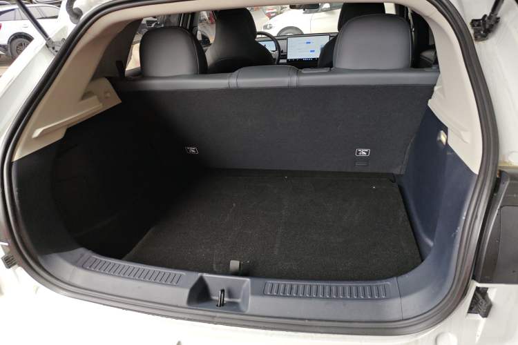 Used ARCFOX T1 2025 Model 425 PRO Trunk