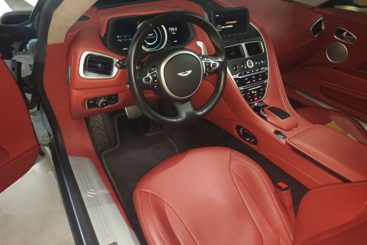 Used AstonMartin DB11 2019 4.0T V8 Coupe Center Console