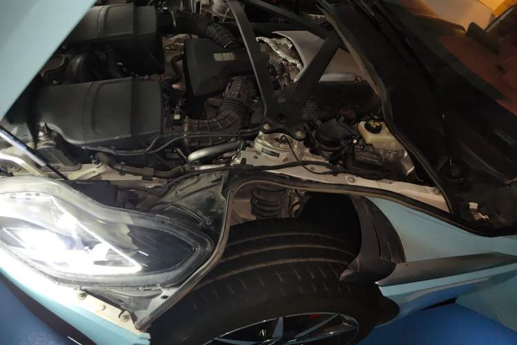 Used AstonMartin DB11 2019 4.0T V8 Coupe Engine Bay Left