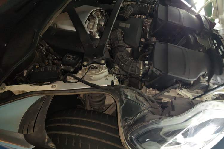 Used AstonMartin DB11 2019 4.0T V8 Coupe Engine Bay Right