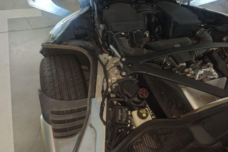 Used AstonMartin DB11 2019 4.0T V8 Coupe Engine Bay Right