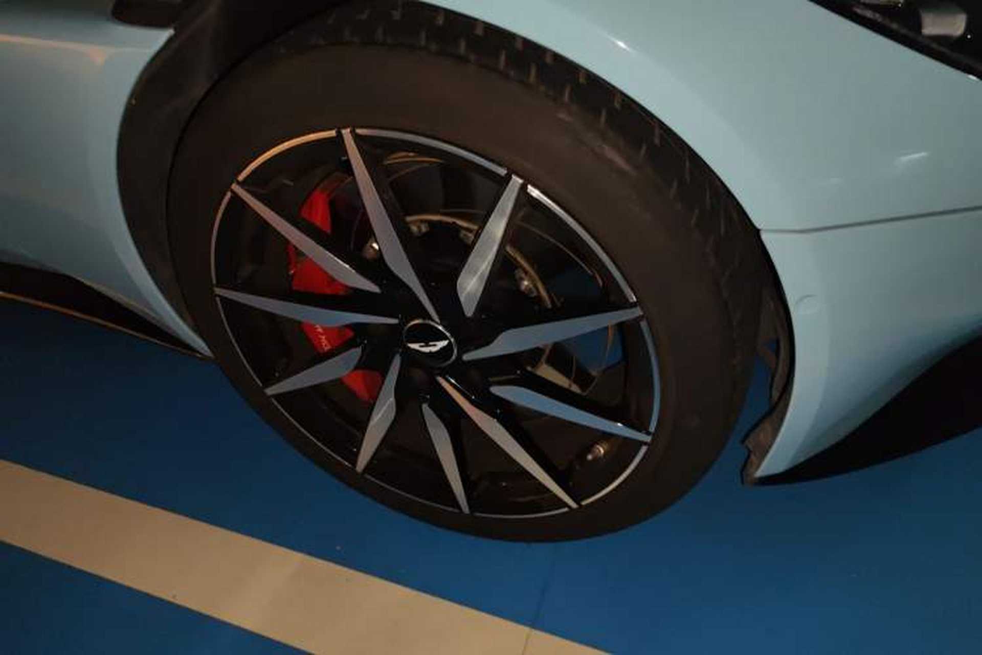 Used AstonMartin DB11 2019 4.0T V8 Coupe Right Front Wheel Hub