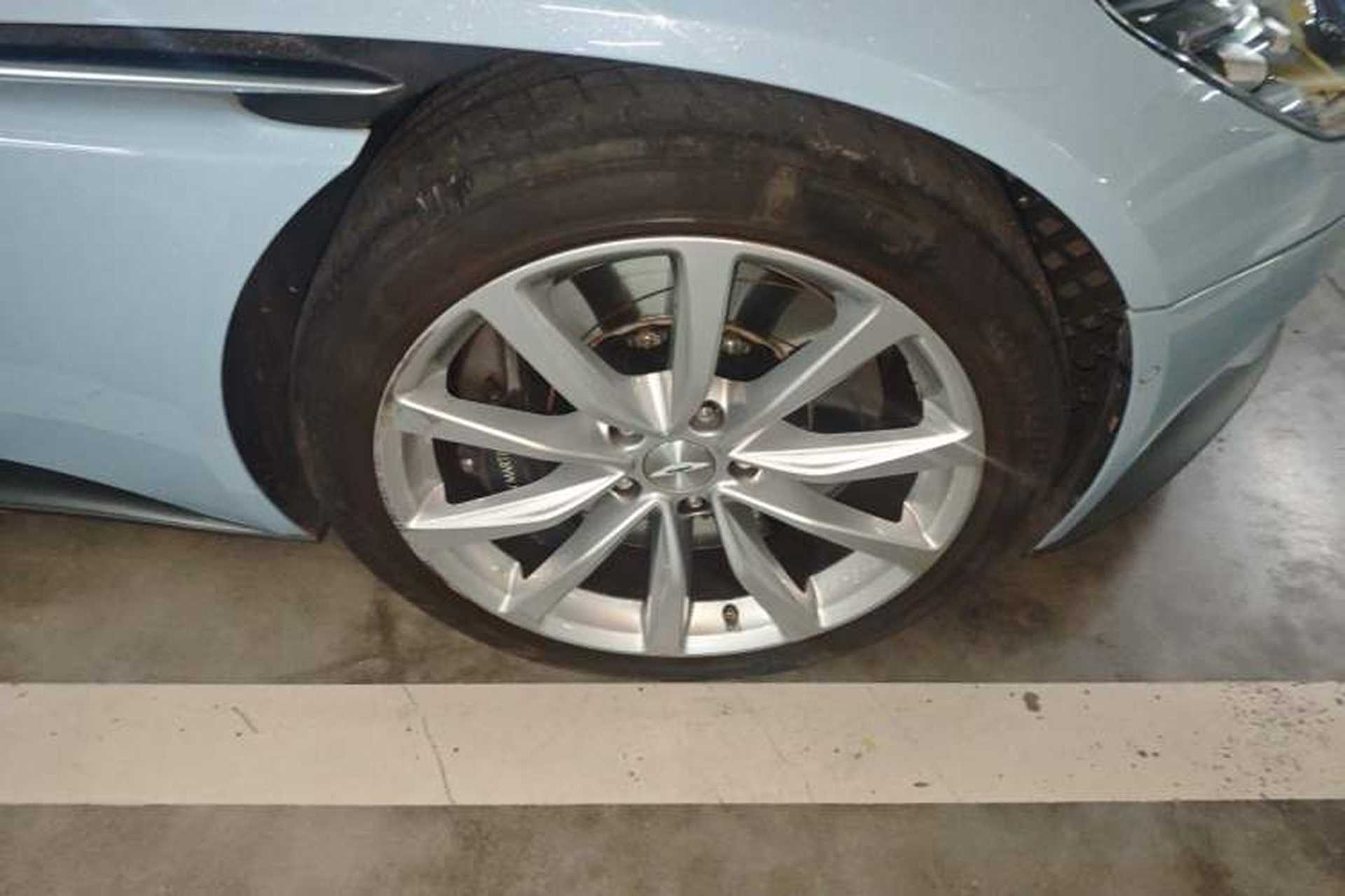 Used AstonMartin DB11 2019 4.0T V8 Coupe Right Front Wheel Hub
