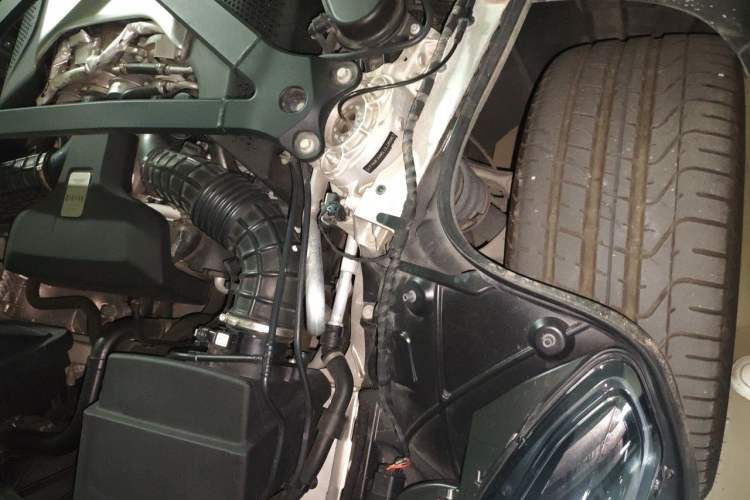 Used AstonMartin DB11 2019 4.0T V8 Coupe Engine Bay Left