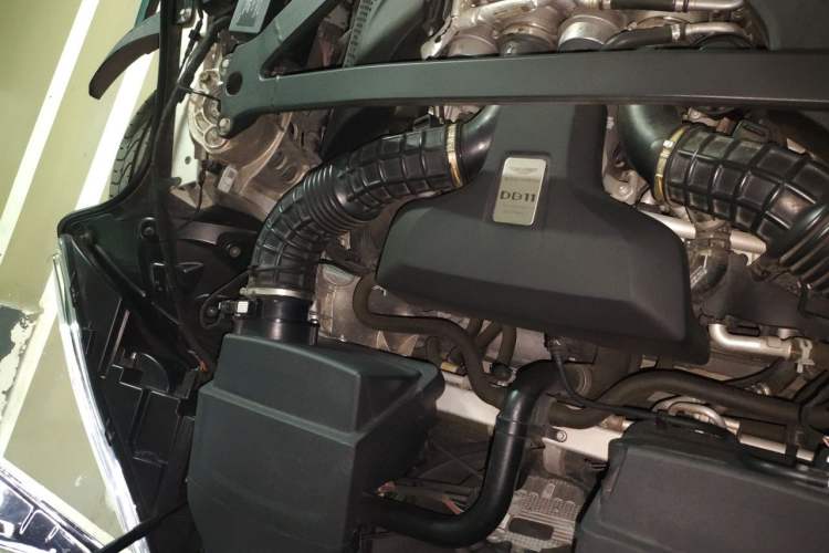 Used AstonMartin DB11 2019 4.0T V8 Coupe Engine Bay Right