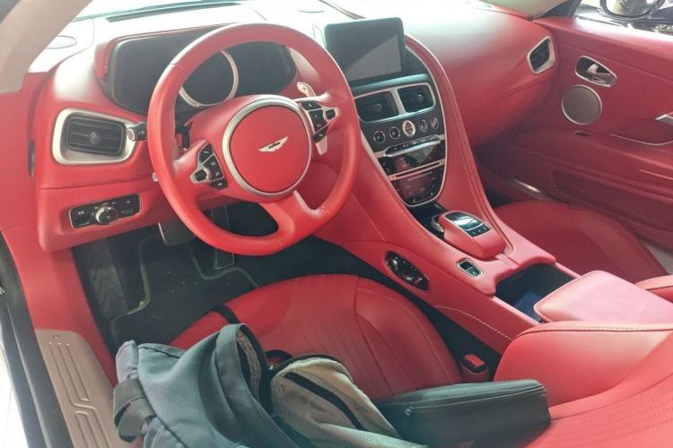 Used AstonMartin DB11 2019 4.0T V8 Coupe Center Console