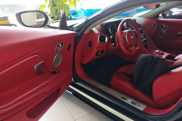 Used AstonMartin DB11 2019 4.0T V8 Coupe Driver Seat