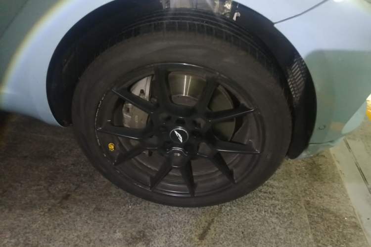 Used AstonMartin DBX 2020 4.0T V8 Right Front Wheel Hub