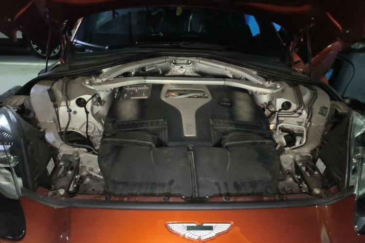 Used AstonMartin DBX 2020 4.0T V8 Engine Bay