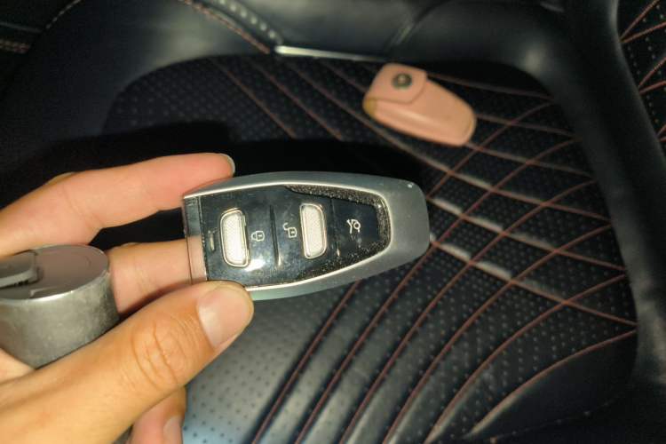 Used AstonMartin DBX 2020 4.0T V8 Vehicle Key
