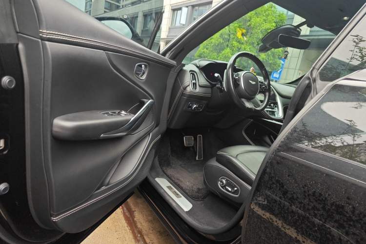 Used AstonMartin DBX 2021 4.0T V8 Silk Road Phoenix Driver Seat
