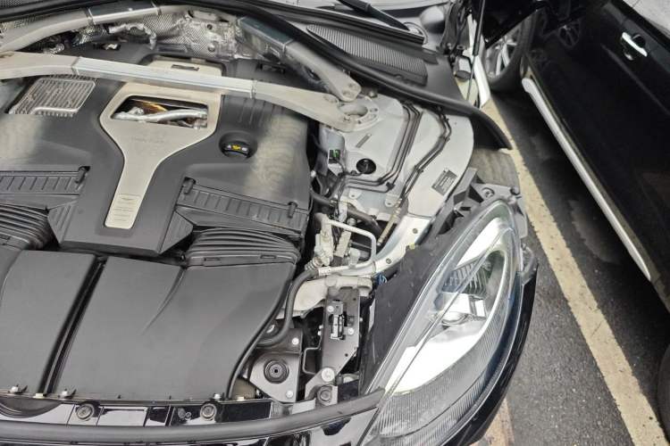 Used AstonMartin DBX 2021 4.0T V8 Silk Road Phoenix Engine Bay Left