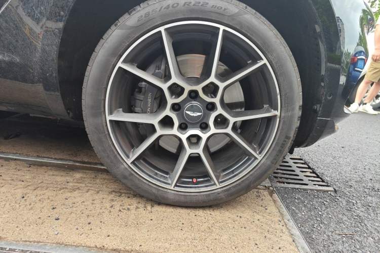 Used AstonMartin DBX 2021 4.0T V8 Silk Road Phoenix Right Front Wheel Hub