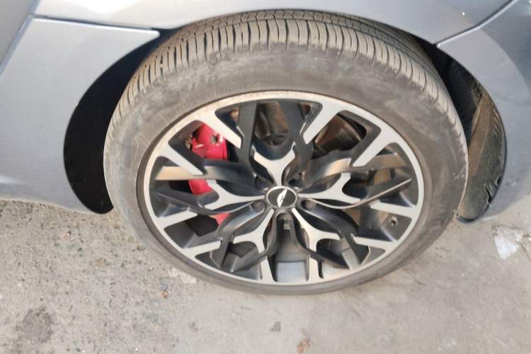 Used AstonMartin DBX 2021 4.0T V8 Return to Simplicity Right Front Wheel Hub