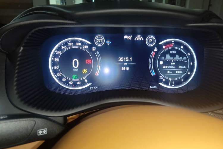 Used AstonMartin DBX 2022 4.0T V8 Odometer Close Up