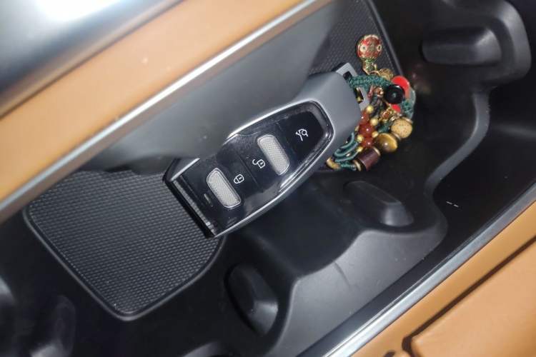 Used AstonMartin DBX 2022 4.0T V8 Vehicle Key