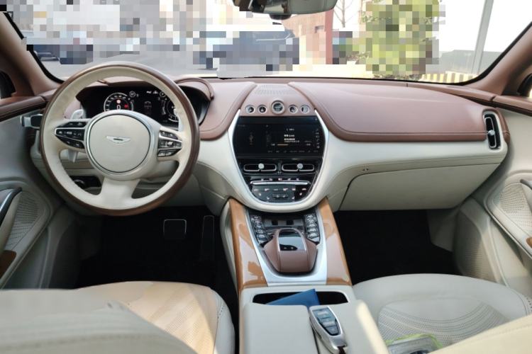 Used AstonMartin DBX 2022 3.0T STRAIGHT-SIX Center Console
