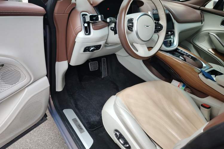 Used AstonMartin DBX 2022 3.0T STRAIGHT-SIX Driver Seat
