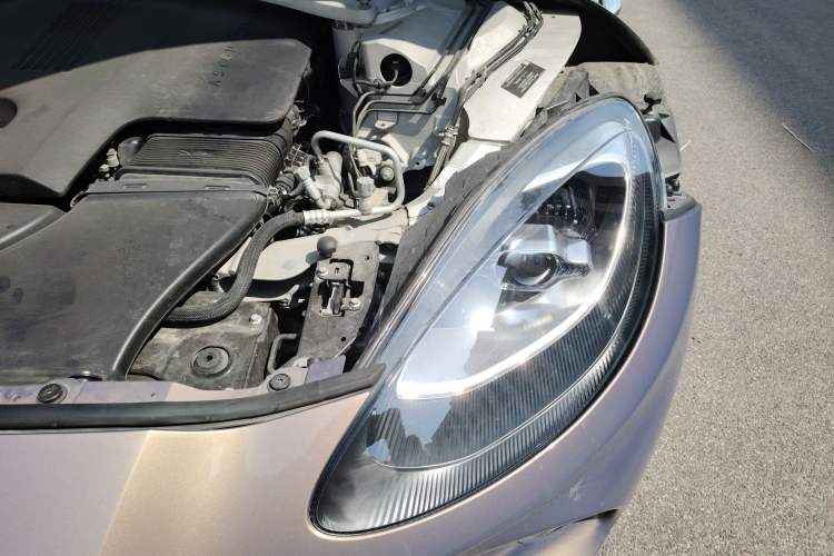 Used AstonMartin DBX 2022 3.0T STRAIGHT-SIX Engine Bay Left
