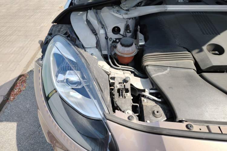Used AstonMartin DBX 2022 3.0T STRAIGHT-SIX Engine Bay Right