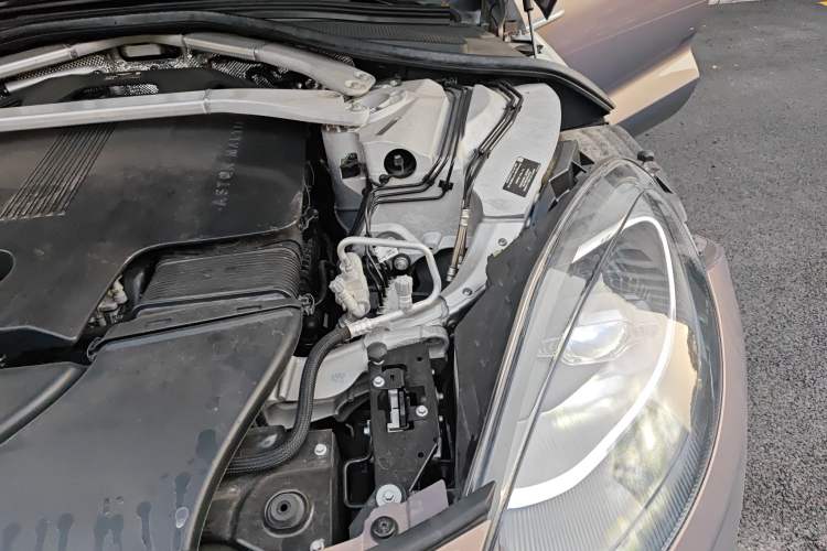 Used AstonMartin DBX 2022 3.0T STRAIGHT-SIX Engine Bay Left