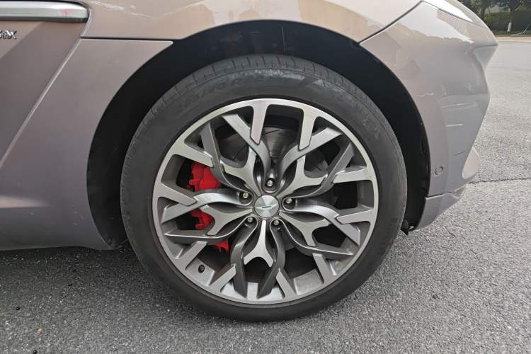 Used AstonMartin DBX 2022 3.0T STRAIGHT-SIX Right Front Wheel Hub