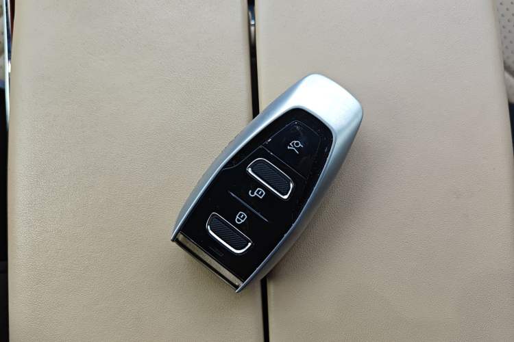 Used AstonMartin DBX 2022 3.0T STRAIGHT-SIX Vehicle Key