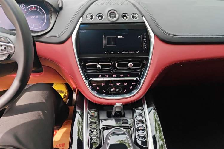 Used AstonMartin DBX 2023 3.0T STRAIGHT-SIX Audio And AC Panel