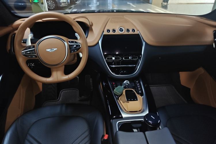 Used AstonMartin DBX 2023 3.0T STRAIGHT-SIX Center Console