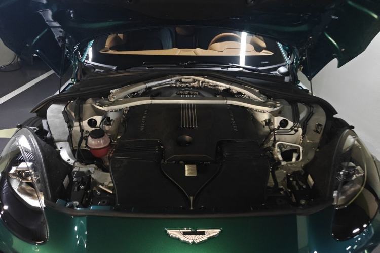 Used AstonMartin DBX 2023 3.0T STRAIGHT-SIX Engine Bay