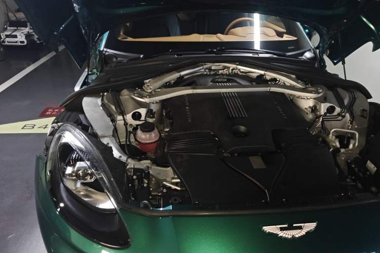 Used AstonMartin DBX 2023 3.0T STRAIGHT-SIX Engine Bay Right