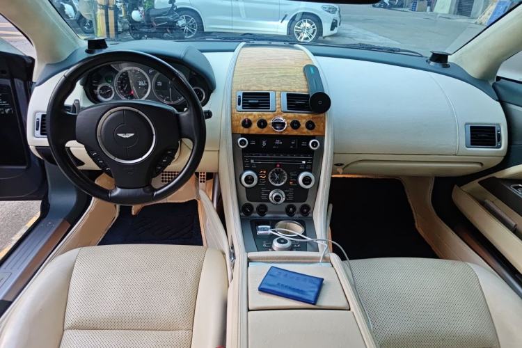 Used AstonMartin Rapide 2010 6.0L Center Console