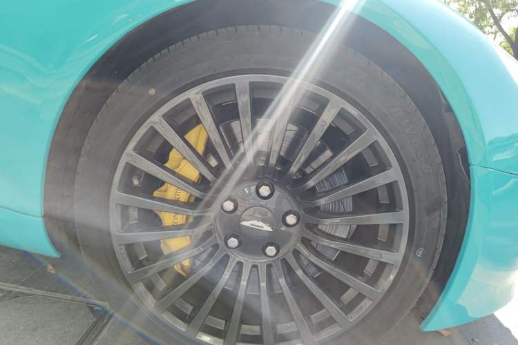 Used AstonMartin Rapide 2010 6.0L Right Front Wheel Hub
