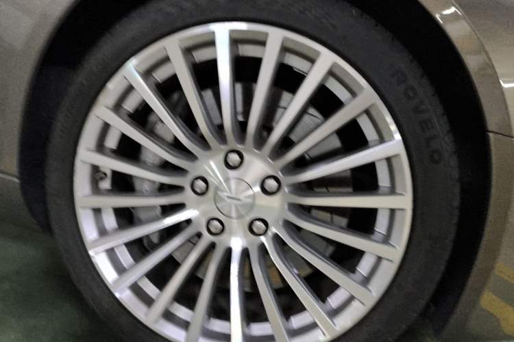 Used AstonMartin Rapide 2014 6.0L S Centennial Edition Right Front Wheel Hub