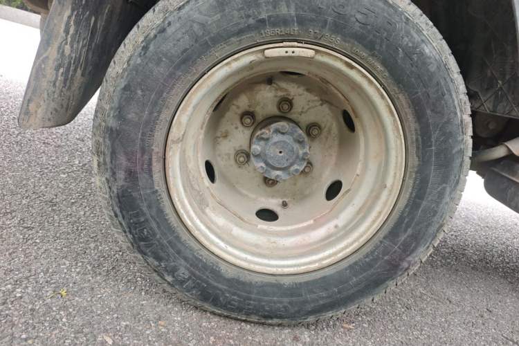 Used AstonMartin Rapide  Right Front Wheel Hub