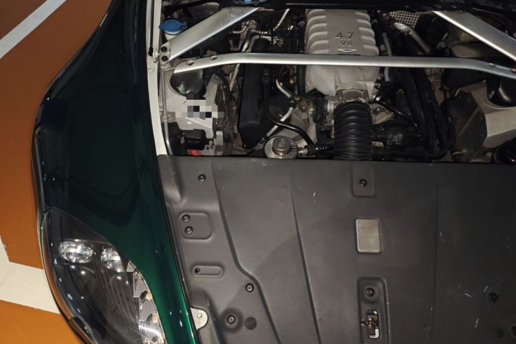 Used AstonMartin V8 Vantage 2011 4.7L Sportshift Coupe Engine Bay Right