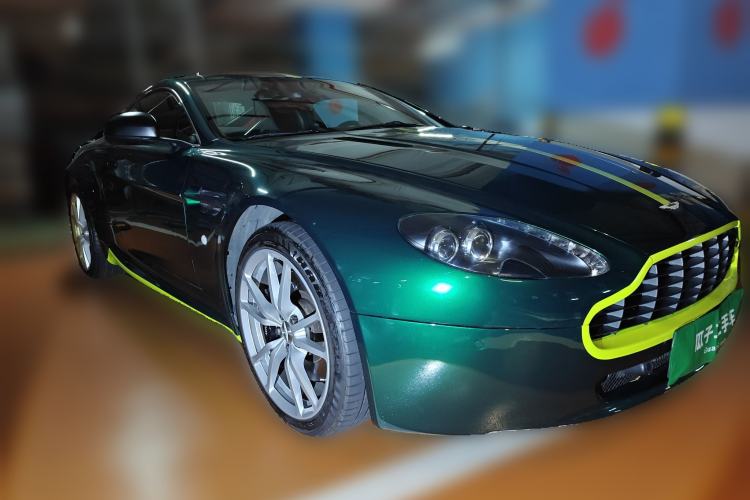 Used AstonMartin V8 Vantage 2011 4.7L Sportshift Coupe Front Right 45 Deg