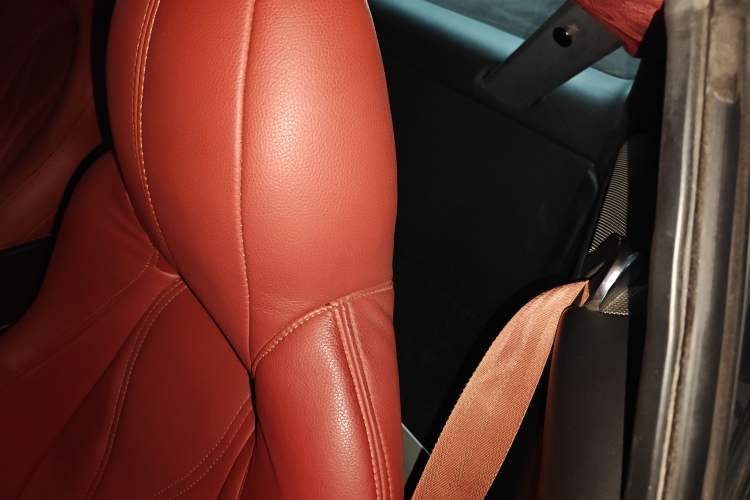 Used AstonMartin V8 Vantage 2011 4.7L Sportshift Coupe Left Rear Seat