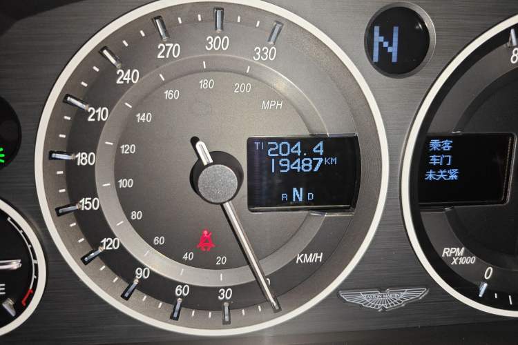 Used AstonMartin V8 Vantage 2011 4.7L Sportshift Coupe Odometer Close Up