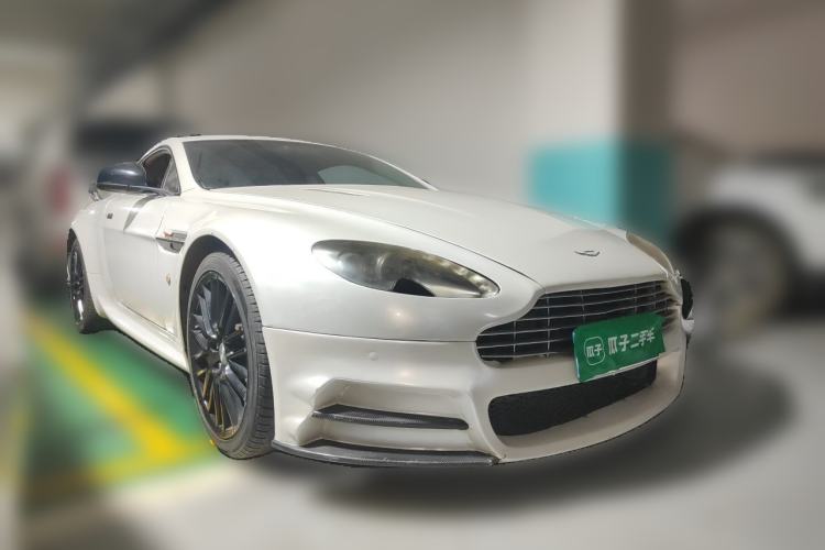 Used AstonMartin V8 Vantage 2011 4.7L Sportshift Coupe Front Right 45 Deg
