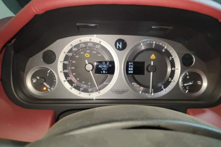 Used AstonMartin V8 Vantage 2011 4.7L Sportshift Coupe Odometer Close Up